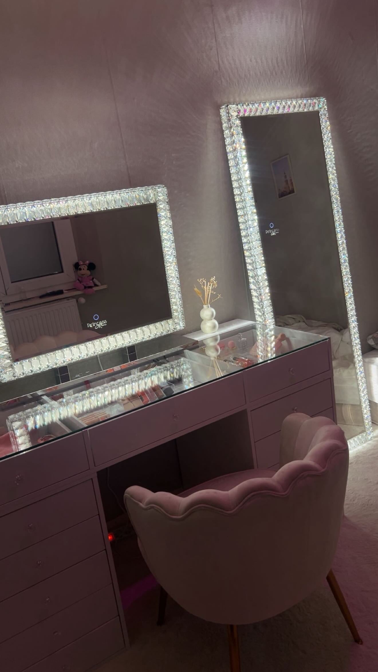 Yasmine, Switzerland